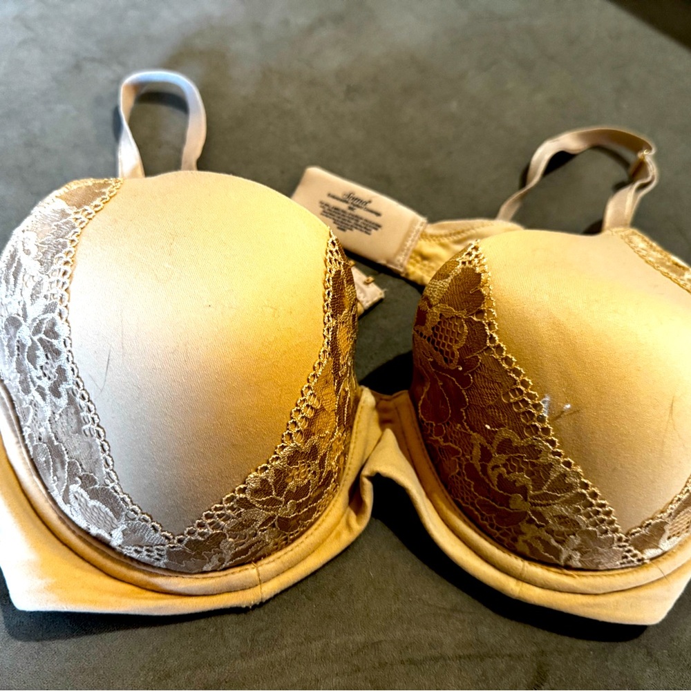 Pretty Soma bra in beige with lace details